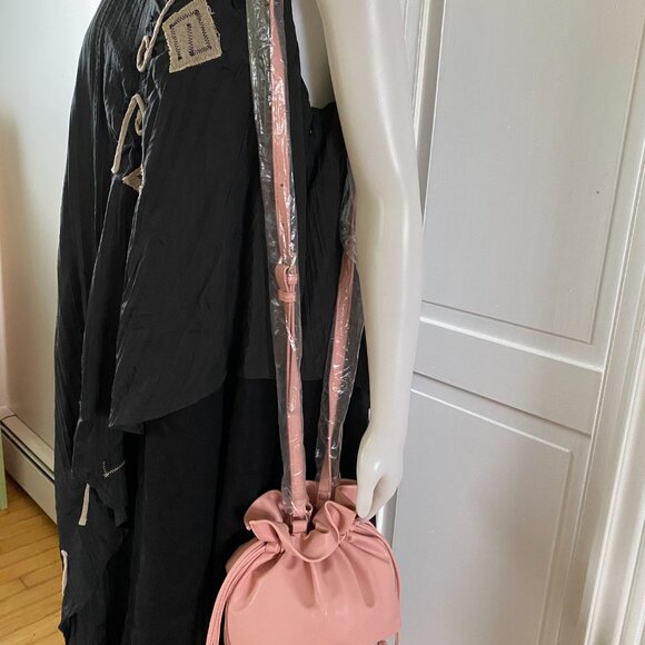 Women's sporty faux leather pink drawstring bag - Picture 6 of 6